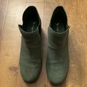 KOOLABURRA BY UGG BOOTS IN SIZE 11US